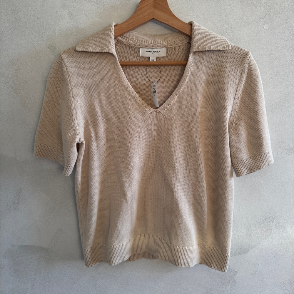 Banana Republic - Beige Knit V-Neck Top (NWT)